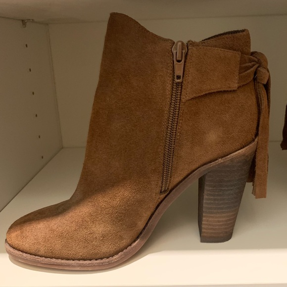 Vince Camuto “Linford” Booties in Tan - Picture 2 of 8